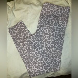 GapFit Sky High Leopard Cheetah Print Leggings Size L